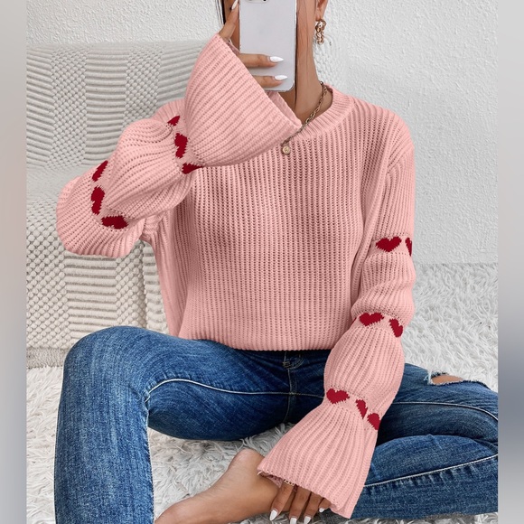 Round Neck Heart Print Long Sleeve Casual Comfortable Pullover Sweater - Picture 2 of 4